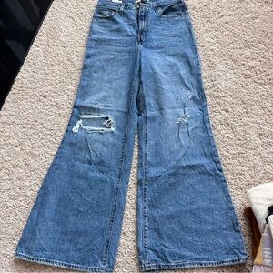 Levi's wide leg Distressed Jeans